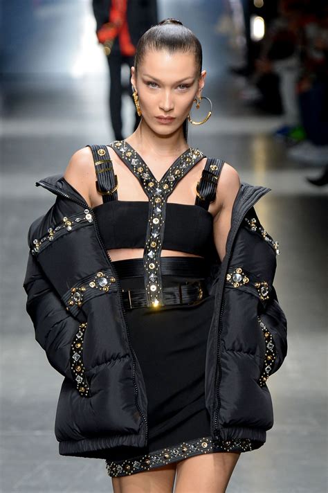 bella hadid fs versace new york|bella hadid fashion show.